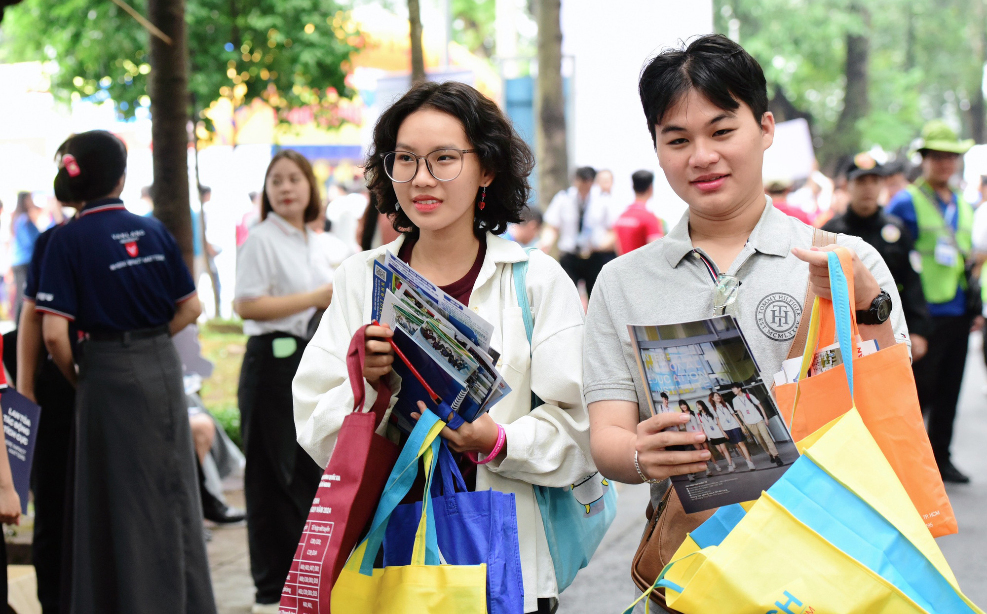 Thí sinh tham dự Ngày hội tư vấn xét tuyển ĐH-CĐ năm 2024 tại TP.HCM - Ảnh: DUYÊN PHAN Thí sinh tham dự Ngày tư vấn xét tuyển ĐH-CĐ năm 2024 tại TP.HCM - Ảnh: DUYÊN PHAN