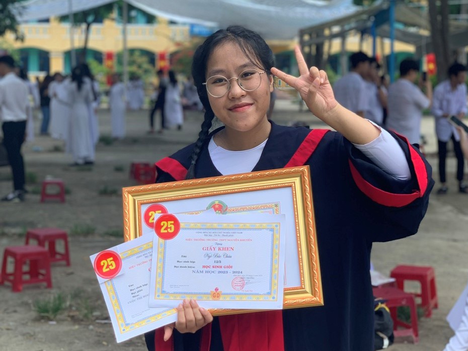 Nữ thủ khoa Ngô Bảo Châu 'học thêm phần của người em song sinh'- Ảnh 1. Nữ thủ khoa Ngô Bảo Châu 'học thêm phần của người em song sinh'- Ảnh 1.