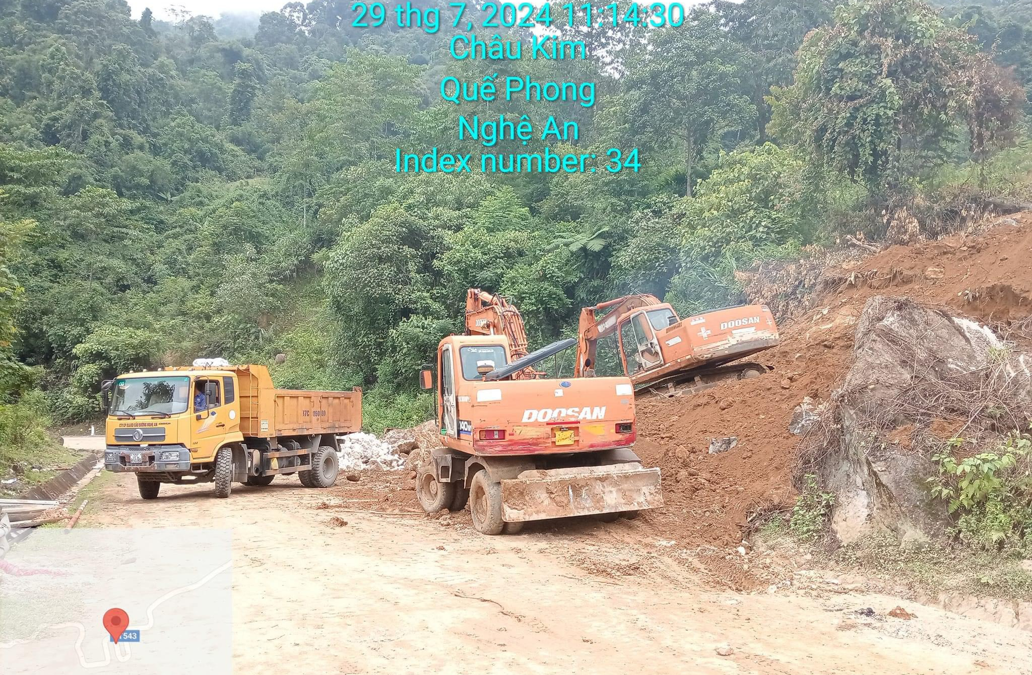 Ô tô con đã có thể lưu thông qua dốc Chuối, QL16 ở Nghệ An- Ảnh 2. Ô tô con đã có thể lưu thông qua dốc Chuối, QL16 ở Nghệ An- Ảnh 2.