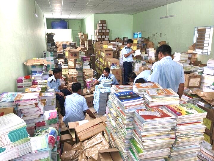 Hậu Giang: Phát hiện gần 80.000 quyển sách giáo khoa giả mạo nhãn hiệu- Ảnh 1. Hậu Giang: Phát hiện gần 80.000 quyển sách giáo khoa giả mạo nhãn hiệu- Ảnh 1.
