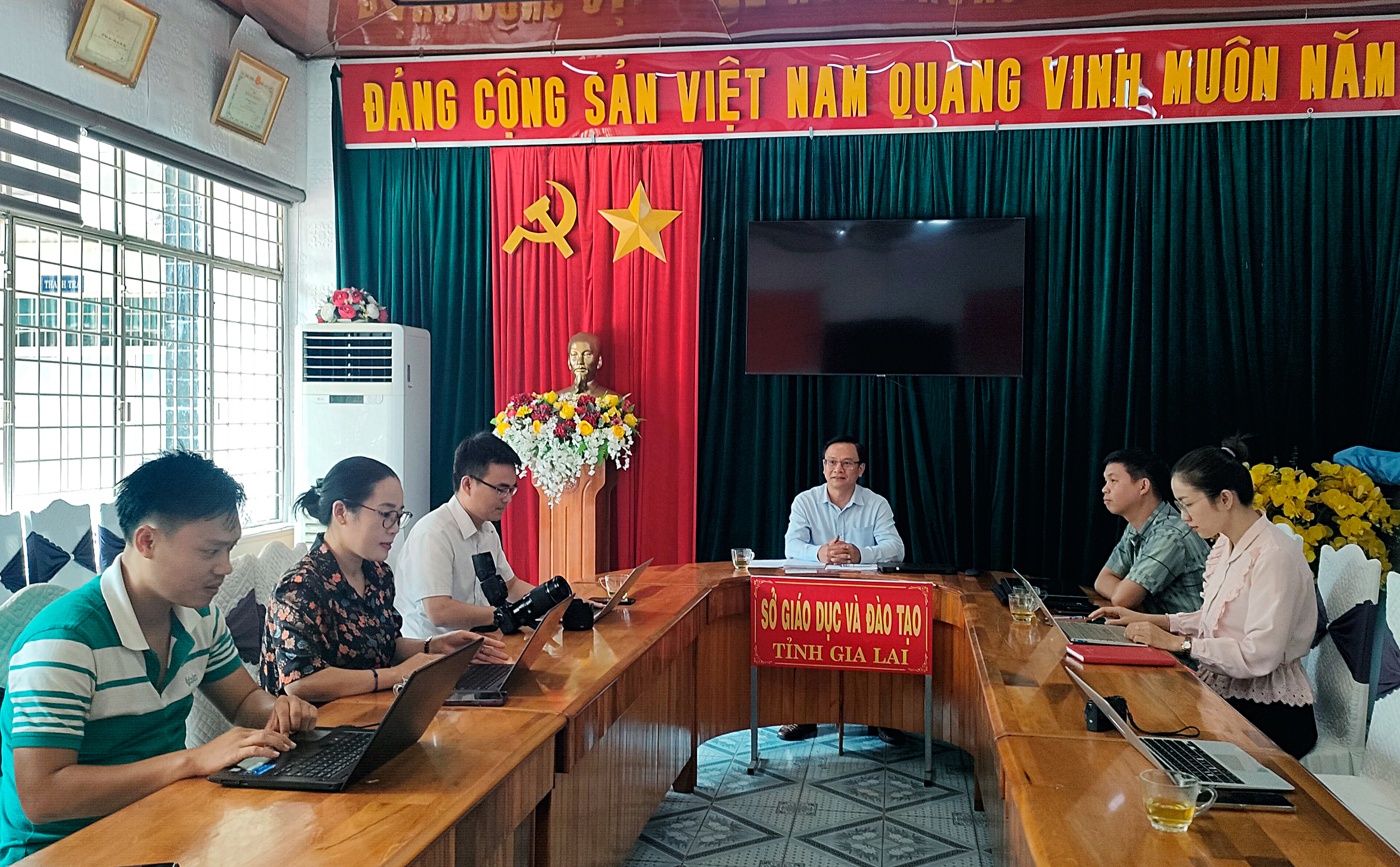 Phát hiện sai sót đề thi văn vào lớp 10 trường chuyên ở Gia Lai: “Không đến mức phải thi lại”- Ảnh 1. Phát hiện sai sót đề thi văn vào lớp 10 trường chuyên ở Gia Lai: “Không đến mức phải thi lại”- Ảnh 1.