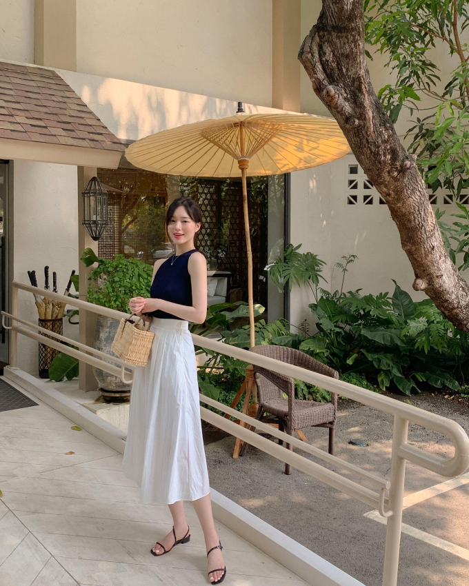 Phối sandal với 4 kiểu trang phục sau đây để trông thật sành điệu và tôn dáng cao ráo - Ảnh 2. Phối sandal với 4 kiểu trang phục sau đây để trông thật sành điệu và tôn dáng cao ráo - Ảnh 2.