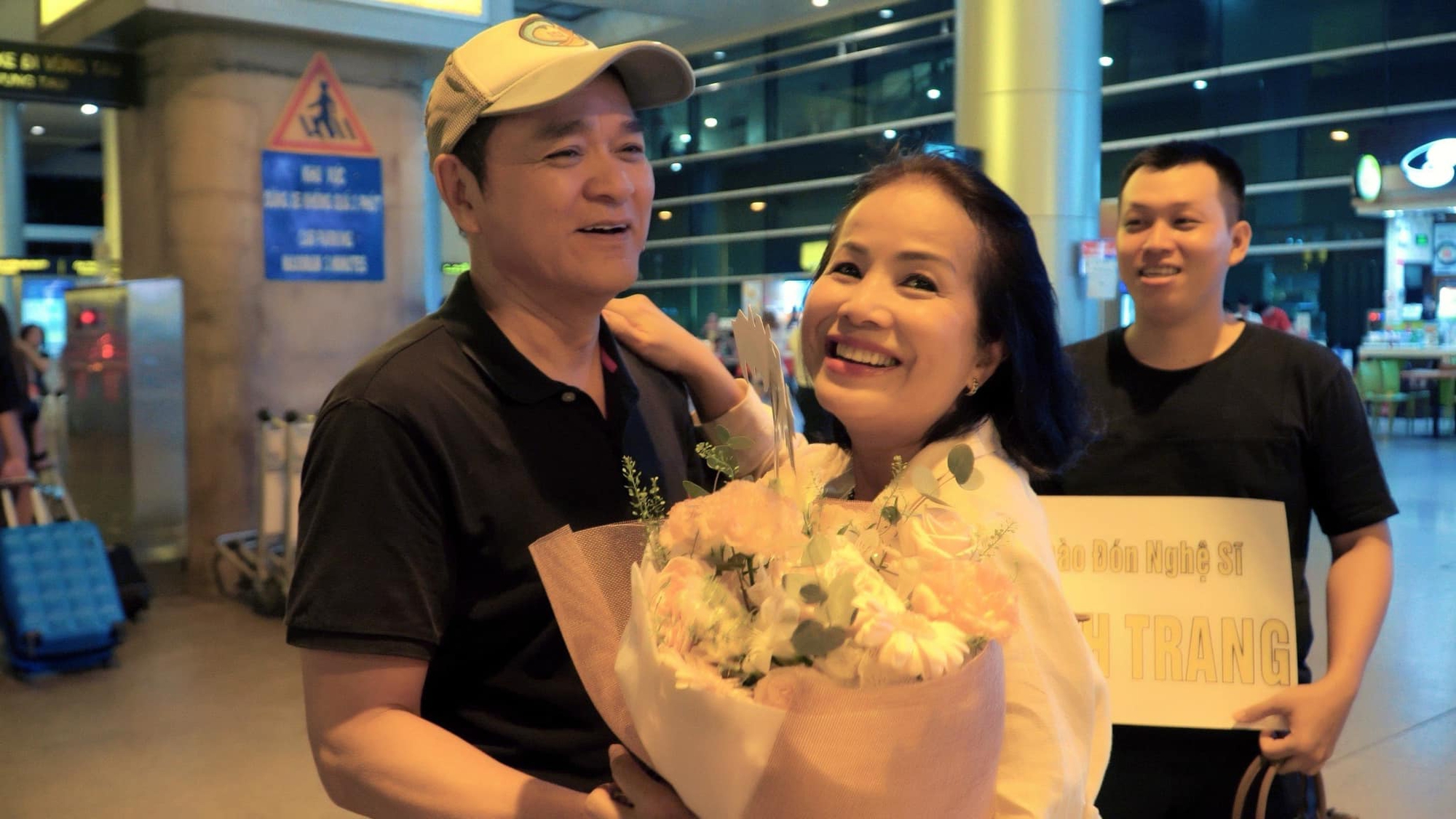 Quốc Thảo đón Minh Trang về trong niềm xúc động, sàn kịch chào mừng Quốc Thảo đón Minh Trang về trong niềm xúc động, sàn kịch chào mừng