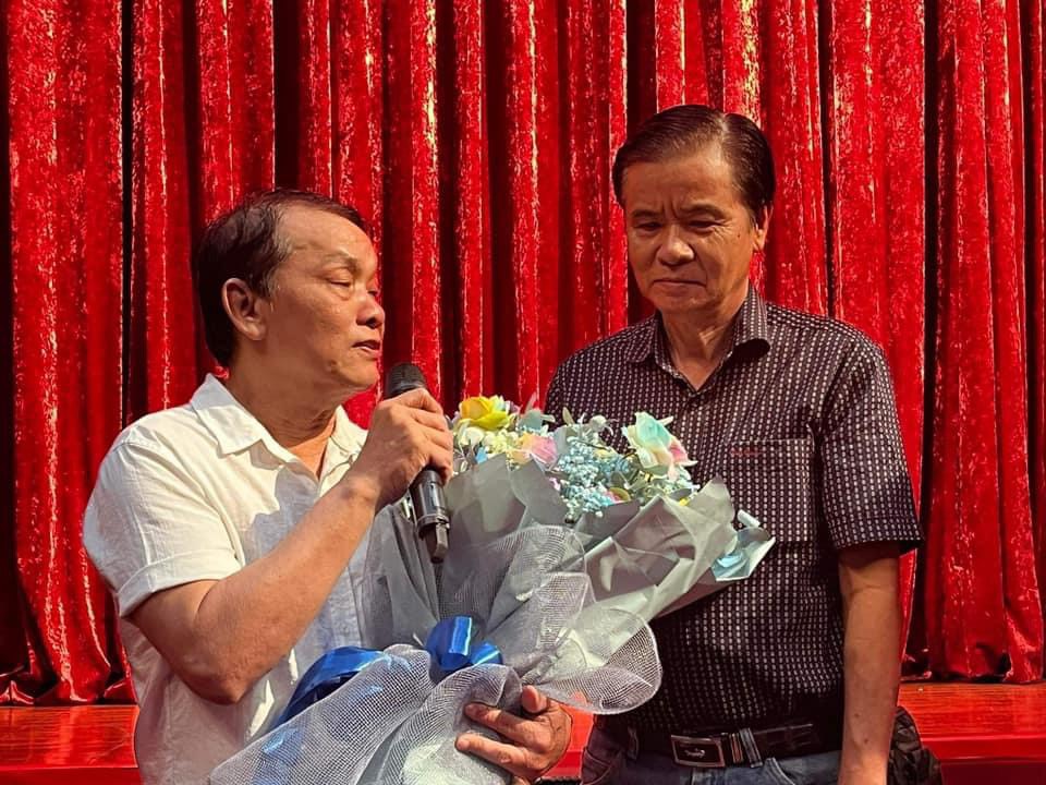 Soạn giả Hoàng Song Việt, NSƯT Võ Minh Lâm xúc động trước thành công của vở “Người ven đô”- Ảnh 1. Soạn giả Hoàng Song Việt, NSƯT Võ Minh Lâm xúc động trước thành công của vở “Người ven đô”- Ảnh 1.