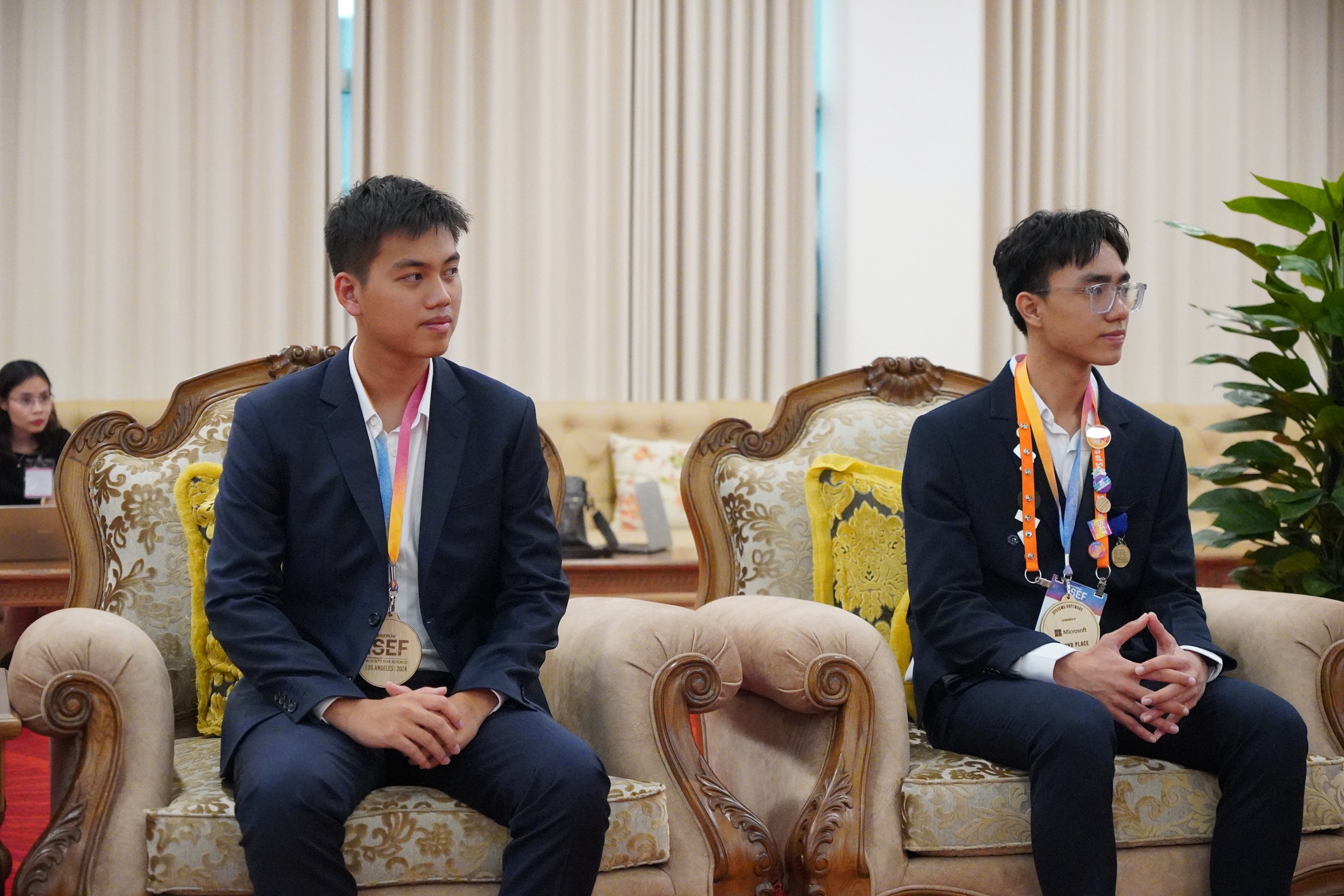 TP HCM khen thưởng 2 học sinh đoạt giải cuộc thi khoa học kỹ thuật quốc tế- Ảnh 1. TP HCM khen thưởng 2 học sinh đoạt giải cuộc thi khoa học kỹ thuật quốc tế- Ảnh 1.