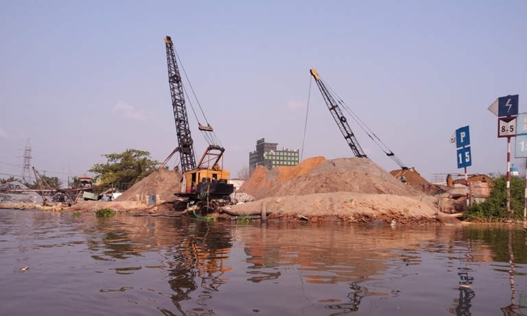 TP.HCM giao các quận, huyện xử lý 54 bến thủy nội địa không phép- Ảnh 1. TP.HCM giao các quận, huyện xử lý 54 bến thủy nội địa không phép- Ảnh 1.