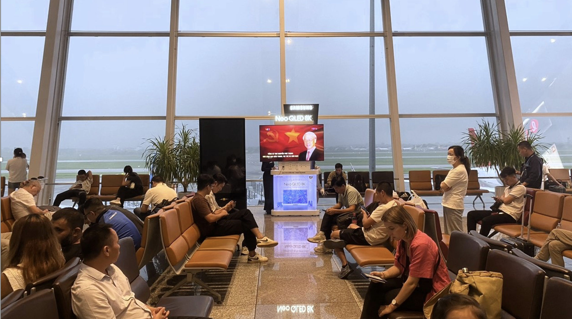 Tăng cường nguồn lực tại sân bay, chuẩn bị chu đáo Quốc tang Tổng Bí thư Nguyễn Phú Trọng- Ảnh 1. Tăng cường nguồn lực tại sân bay, chuẩn bị chu đáo Quốc tang Tổng Bí thư Nguyễn Phú Trọng- Ảnh 1.