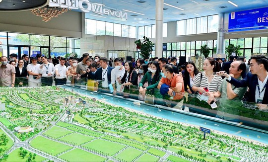 Tập đoàn Novaland có 32.000 tỉ đồng gửi ngân hàng nhưng không thể dùng để trả nợ - Ảnh 1. Tập đoàn Novaland có 32.000 tỉ đồng gửi ngân hàng nhưng không thể dùng để trả nợ - Ảnh 1.
