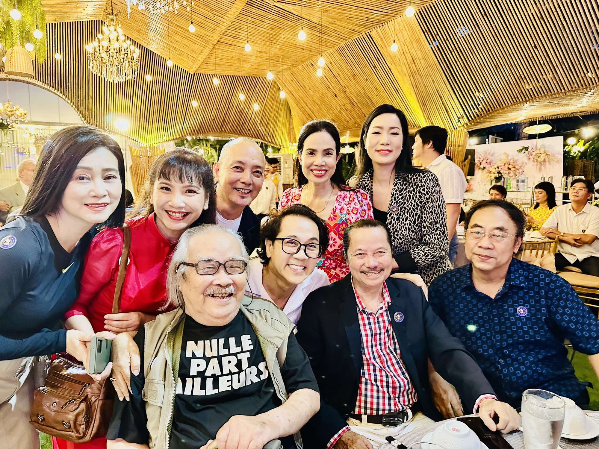 Thầy và trò nghệ sĩ hội ngộ 48 năm trong nước mắt, nụ cười- Ảnh 1. Thầy và trò nghệ sĩ hội ngộ 48 năm trong nước mắt, nụ cười- Ảnh 1.