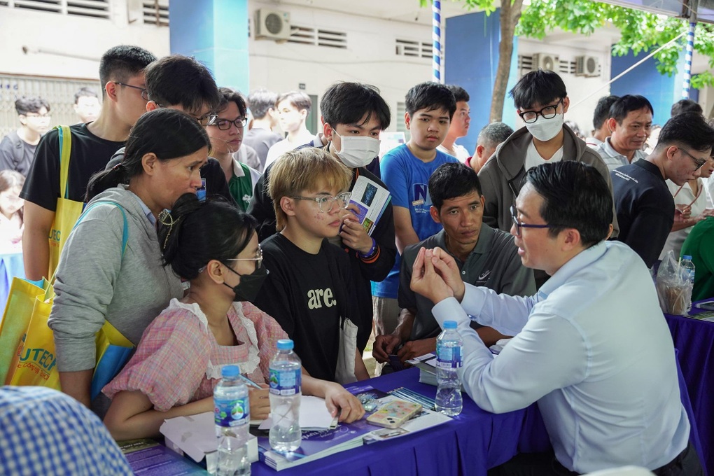 Thí sinh lo lắng vì yêu cầu: Chỉ trúng tuyển... khi đăng ký nguyện vọng 1 - 2 Thí sinh lo lắng vì yêu cầu: Chỉ trúng tuyển... khi đăng ký nguyện vọng 1 - 2