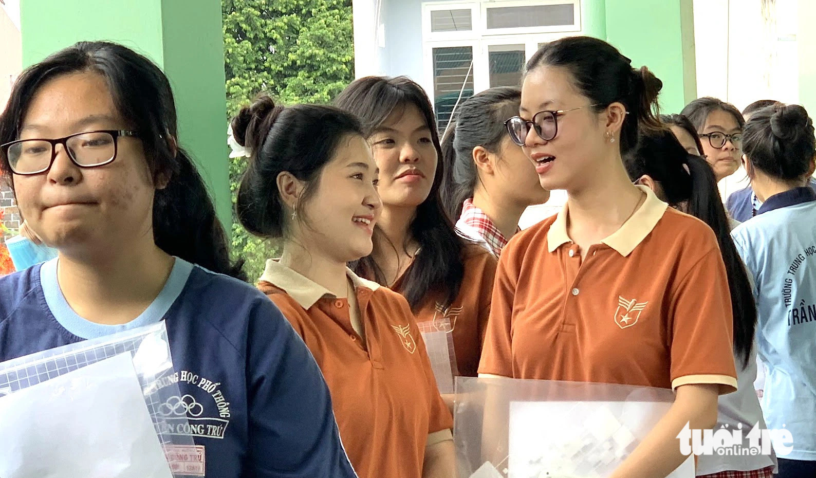 Thí sinh trúng tuyển sớm bối rối khi trường yêu cầu phải đăng ký nguyện vọng 1- Ảnh 1. Thí sinh đủ điều kiện trúng tuyển ở các phương thức xét tuyển sớm bắt buộc phải đăng ký nguyện vọng tiếp trên hệ thống chung của Bộ Giáo dục và Đào tạo, và phải tốt nghiệp THPT mới được trúng tuyển chính thức. Trong ảnh: Thí sinh dự thi tốt nghiệp THPT năm 2024 - Ảnh: TRẦN HUỲNH