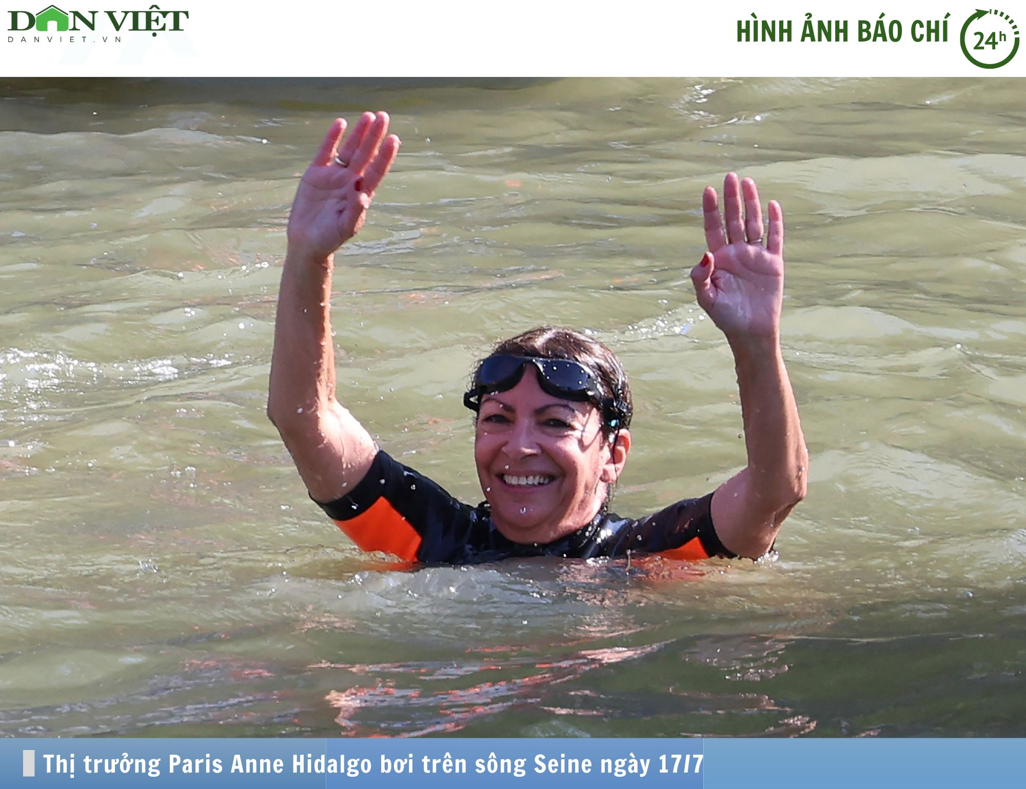 Hình ảnh báo chí 24h: Thị trưởng Paris bơi ở sông Seine để chứng minh nước sạch- Ảnh 1. Hình ảnh báo chí 24h: Thị trưởng Paris bơi ở sông Seine để chứng minh nước sạch- Ảnh 1.