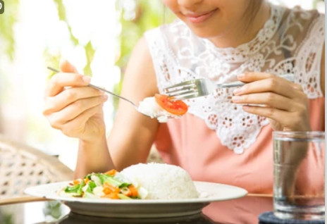 Thời điểm ăn tinh bột tốt nhất cho người từ tuổi 50- Ảnh 1. Thời điểm ăn tinh bột tốt nhất cho người từ tuổi 50- Ảnh 1.