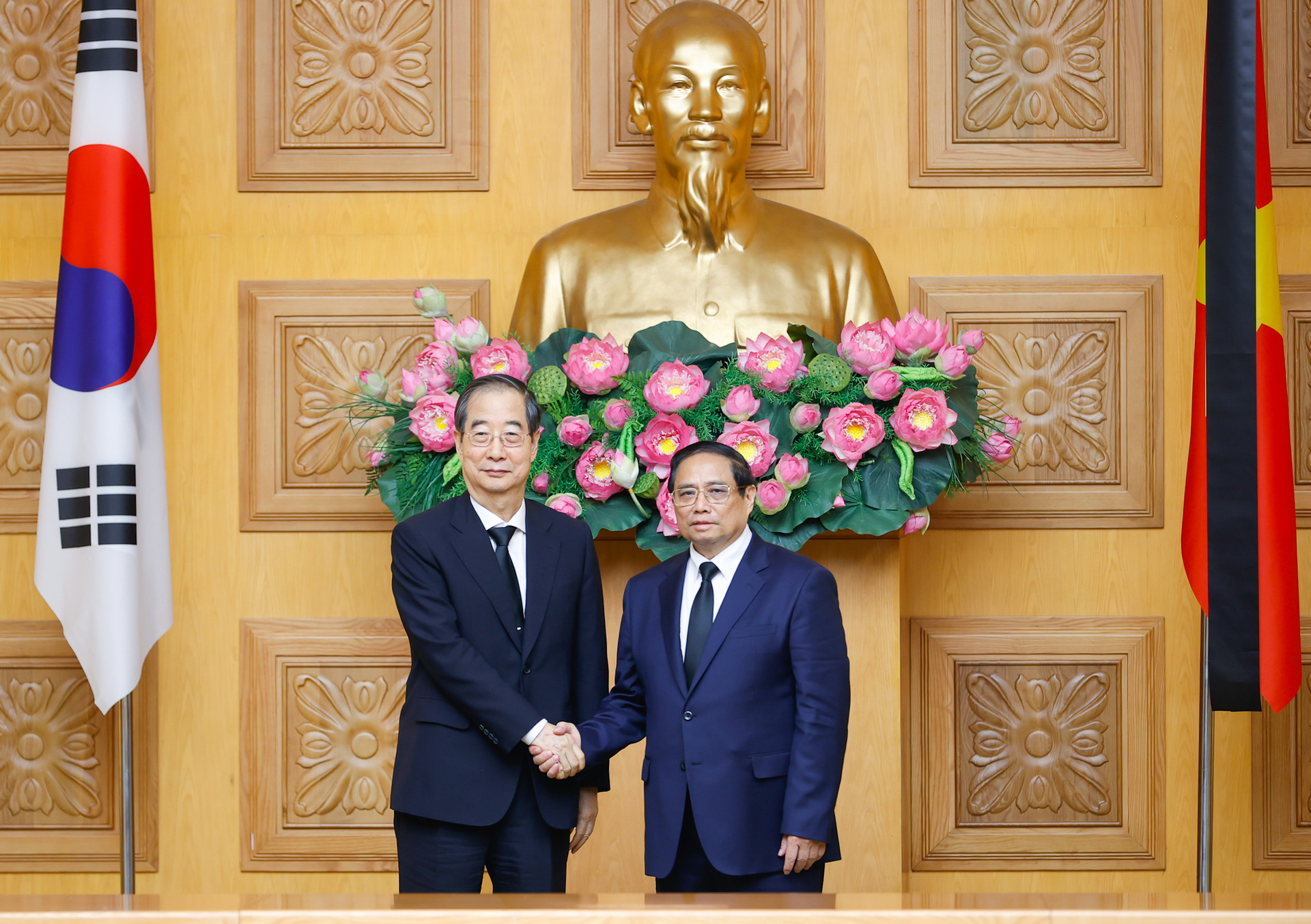 Thủ tướng Phạm Minh Chính tiếp Thủ tướng Hàn Quốc Han Duck Soo- Ảnh 1. Thủ tướng Phạm Minh Chính tiếp Thủ tướng Hàn Quốc Han Duck Soo- Ảnh 1.