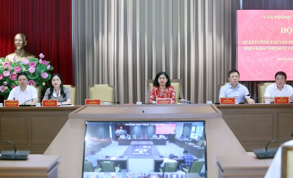 Phó Bí thư Thường trực Thành uỷ Nguyễn Thị Tuyến chủ trì hội nghị.