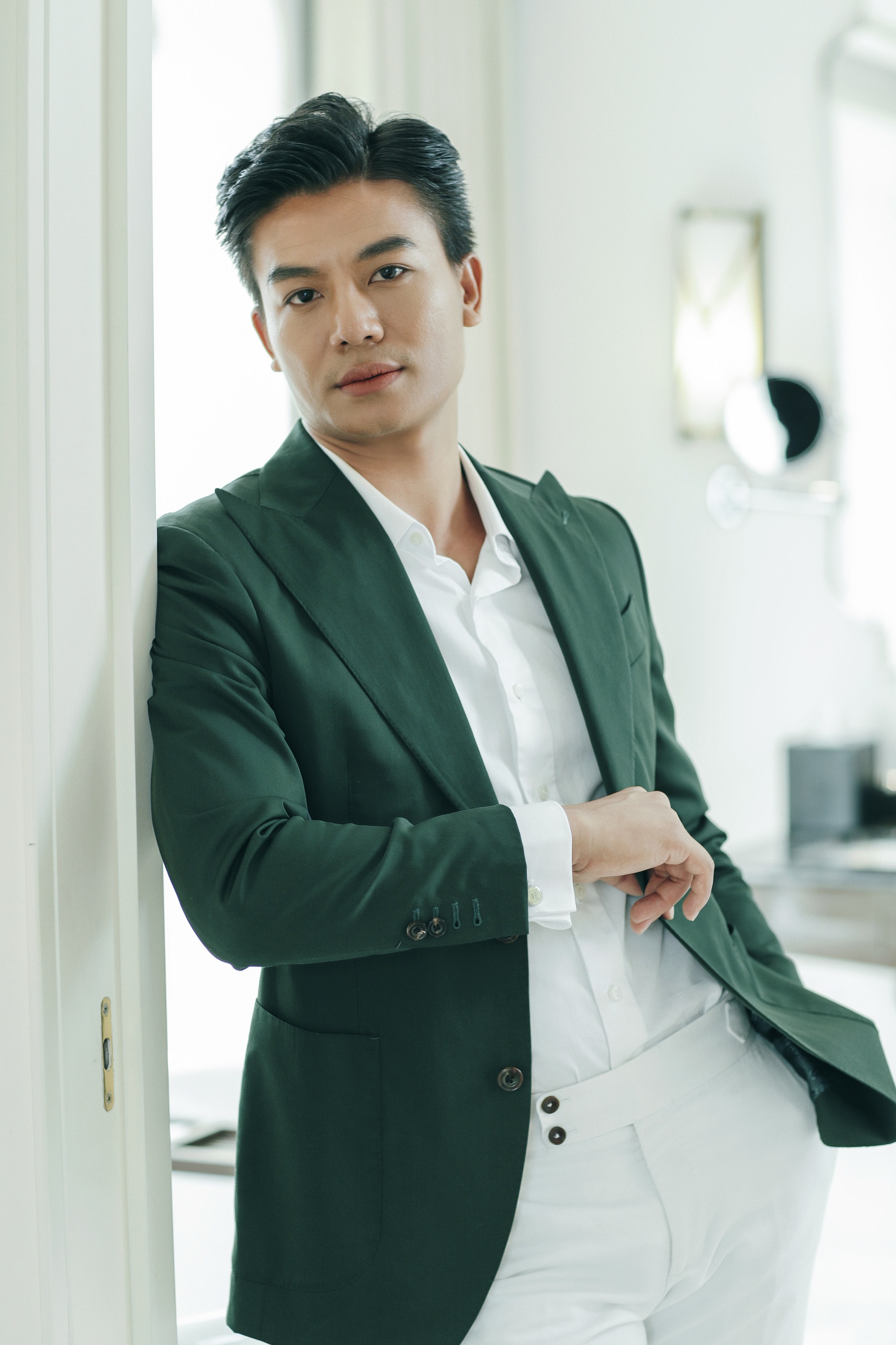 Hiếu Nguyễn: "Tôi vẫn độc thân, chấp nhận người phụ nữ giỏi hơn mình" - Ảnh 1. Hiếu Nguyễn: "Tôi vẫn độc thân, chấp nhận người phụ nữ giỏi hơn mình" - Ảnh 1.