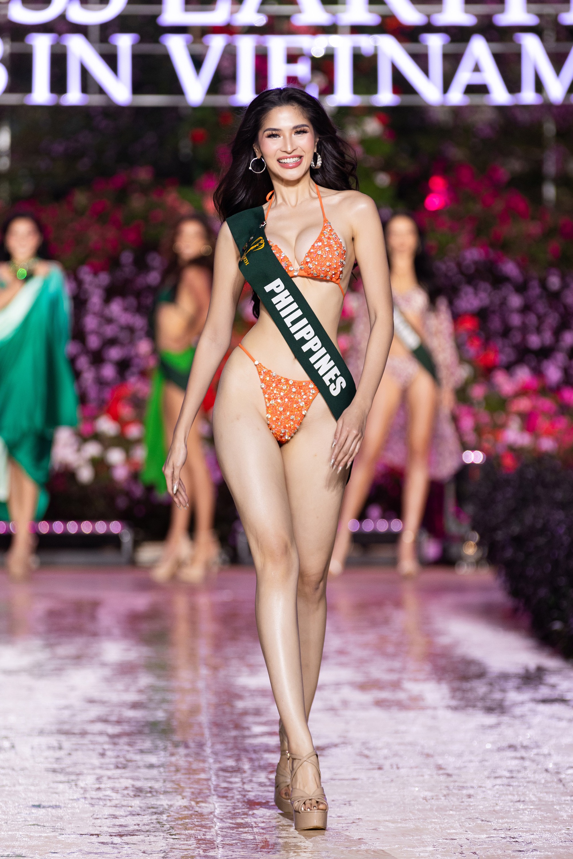 Top 8 thí sinh trình diễn bikini nổi bật nhất trước chung kết Miss Earth 2023 - Ảnh 2. Top 8 thí sinh trình diễn bikini nổi bật nhất trước chung kết Miss Earth 2023 - Ảnh 2.