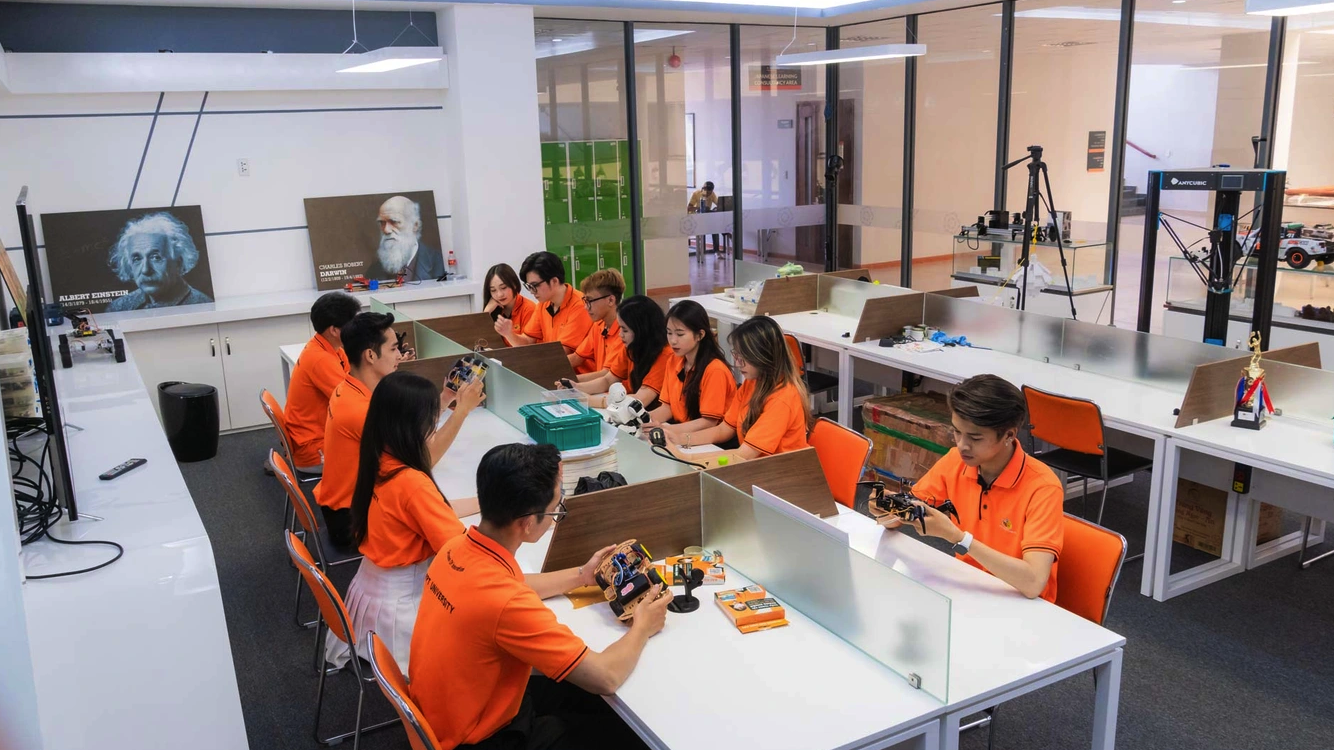Năm 2024 điểm chuẩn xét tuyển vào Trường ĐH FPT là 21 điểm Năm 2024 điểm chuẩn xét tuyển vào Trường ĐH FPT là 21 điểm