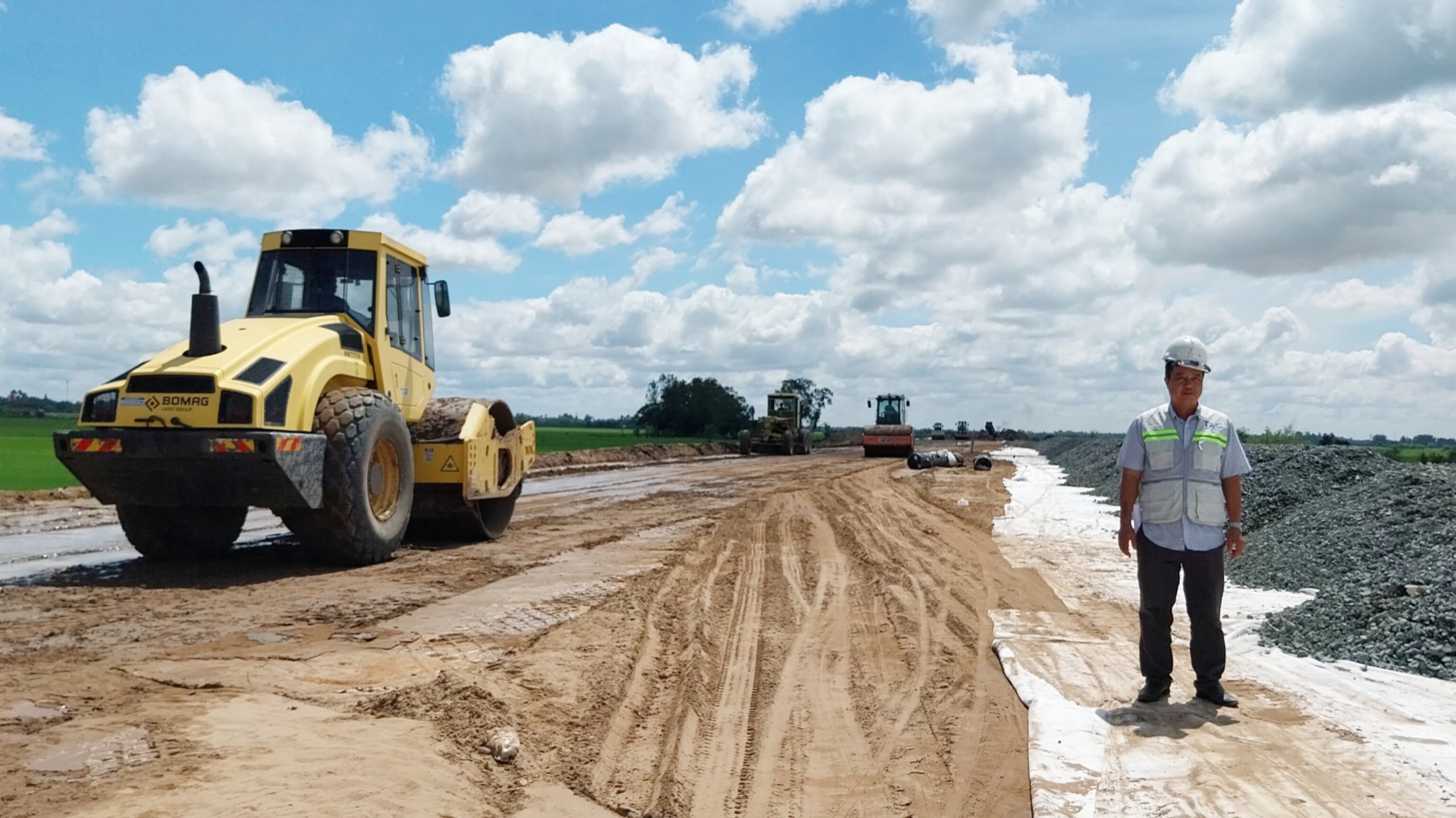 Tuyến đường liên vùng hơn 2.100 tỷ ở An Giang sẽ vượt tiến độ 2 tháng- Ảnh 1. Tuyến đường liên vùng hơn 2.100 tỷ ở An Giang sẽ vượt tiến độ 2 tháng- Ảnh 1.
