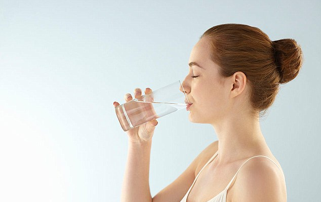 Uống nước có làm giảm huyết áp không?- Ảnh 1. Uống Đủ Nước Hàng Ngày: Cơ Thể Khỏe Mạnh, Ngăn Ngừa Nhiều Loại Bệnh - Máy KANGEN nhập khẩu chính hãng tại Nhật Bản
