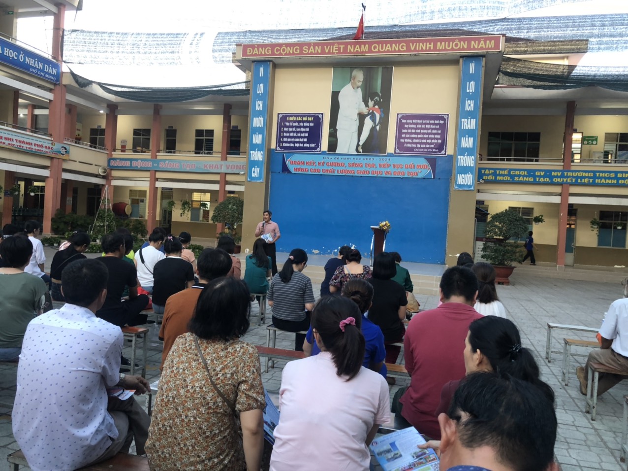 Vật dụng gì được mang vào phòng thi lớp 10 tại TP HCM?- Ảnh 1. Vật dụng gì được mang vào phòng thi lớp 10 tại TP HCM?- Ảnh 1.