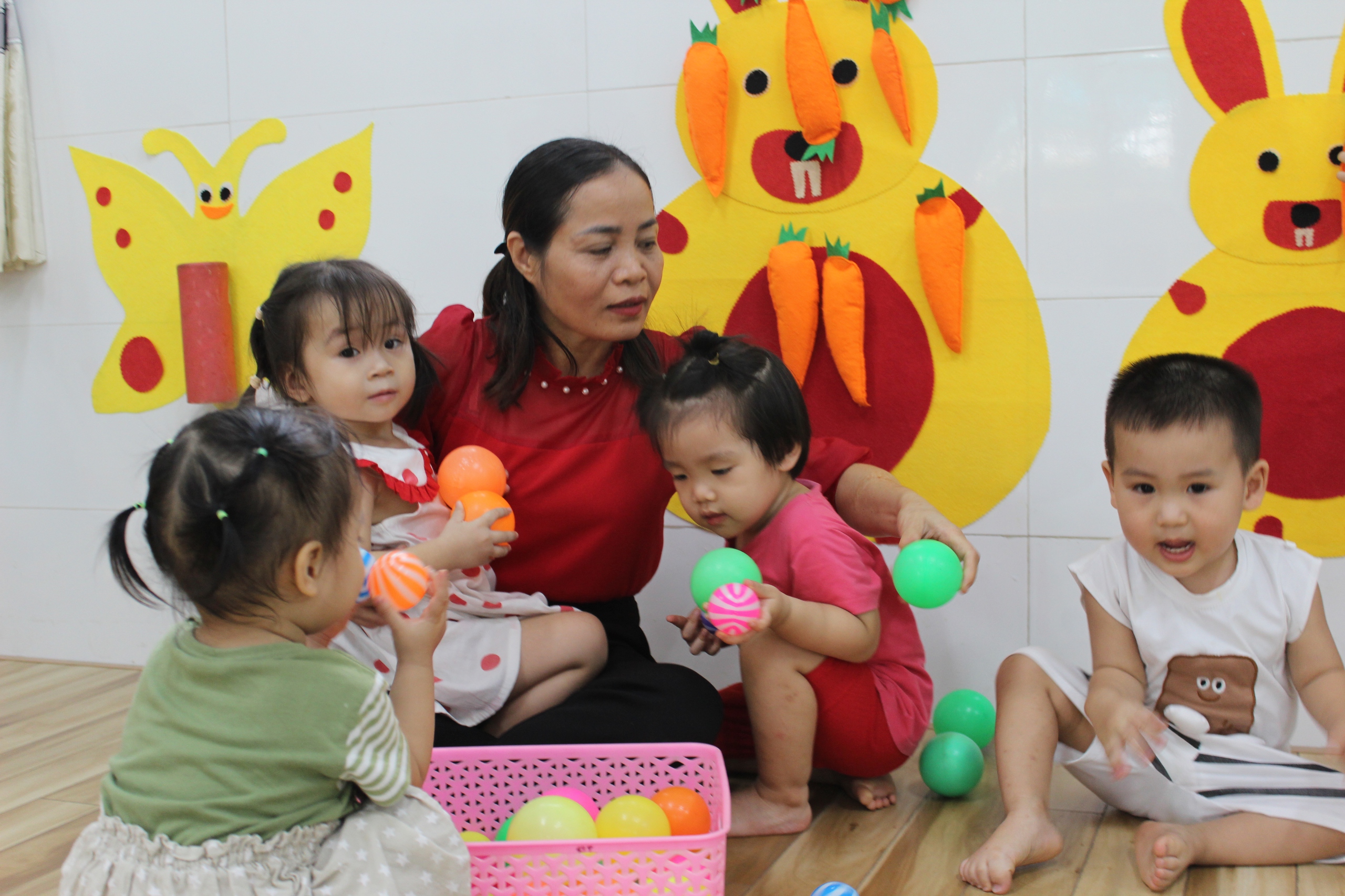 Vất vả như chăm trẻ 6 - 18 tháng tuổi- Ảnh 1. Vất vả như chăm trẻ 6 - 18 tháng tuổi- Ảnh 1.