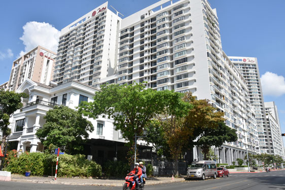 Nhiều người vay mua nhà phản ánh bị “làm khó” khi muốn trả nợ trước hạn Ảnh: TẤN THẠNH Nhiều người vay mua nhà phản ánh bị “làm khó” khi muốn trả nợ trước hạn Ảnh: TẤN THẠNH