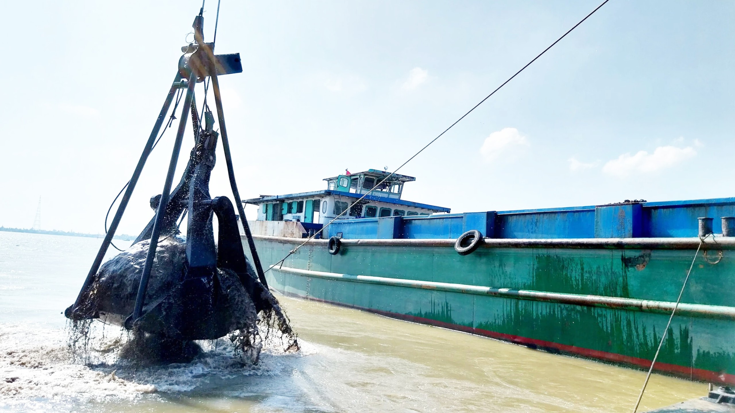 Vì sao nhà thầu xin dừng khai thác mỏ cát ở Đồng Tháp?- Ảnh 1. Vì sao nhà thầu xin dừng khai thác mỏ cát ở Đồng Tháp?- Ảnh 1.