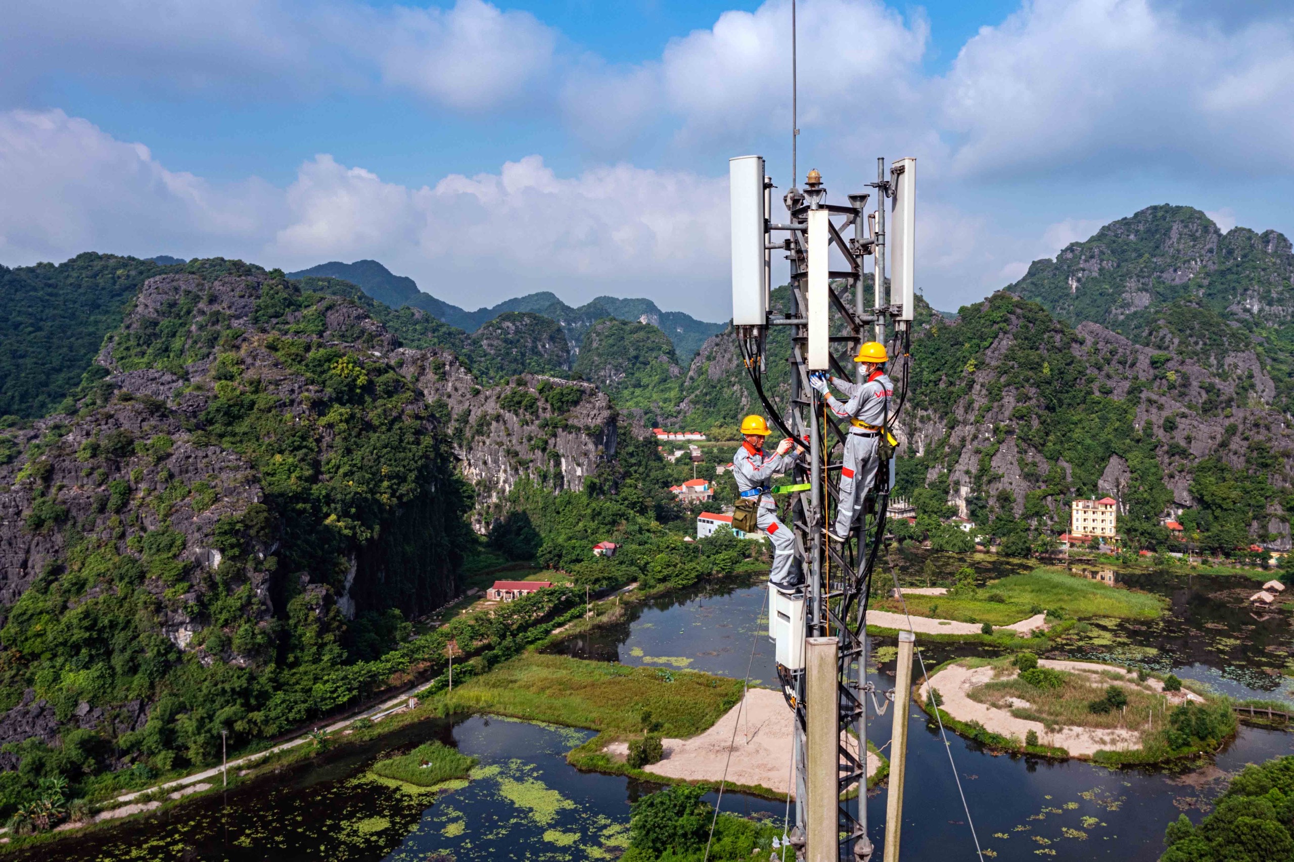 Viettel được lợi gì sau khi trúng đấu giá lớn băng tần 5G?- Ảnh 1. Viettel được lợi gì sau khi trúng đấu giá lớn băng tần 5G?- Ảnh 1.