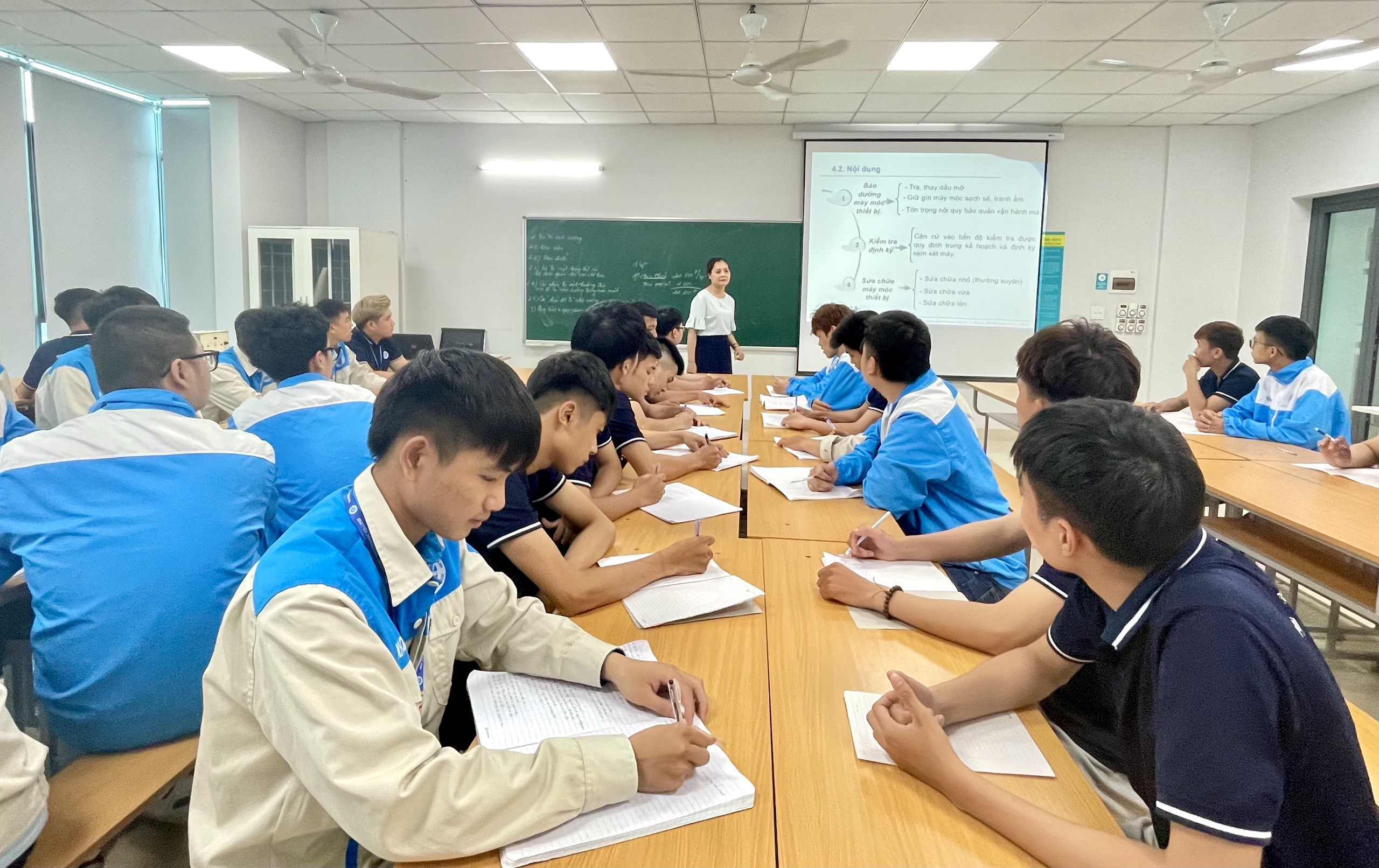 Vướng mắc liên thông ĐH cho người học trung cấp, vì sao?- Ảnh 1. Vướng mắc liên thông ĐH cho người học trung cấp, vì sao?- Ảnh 1.