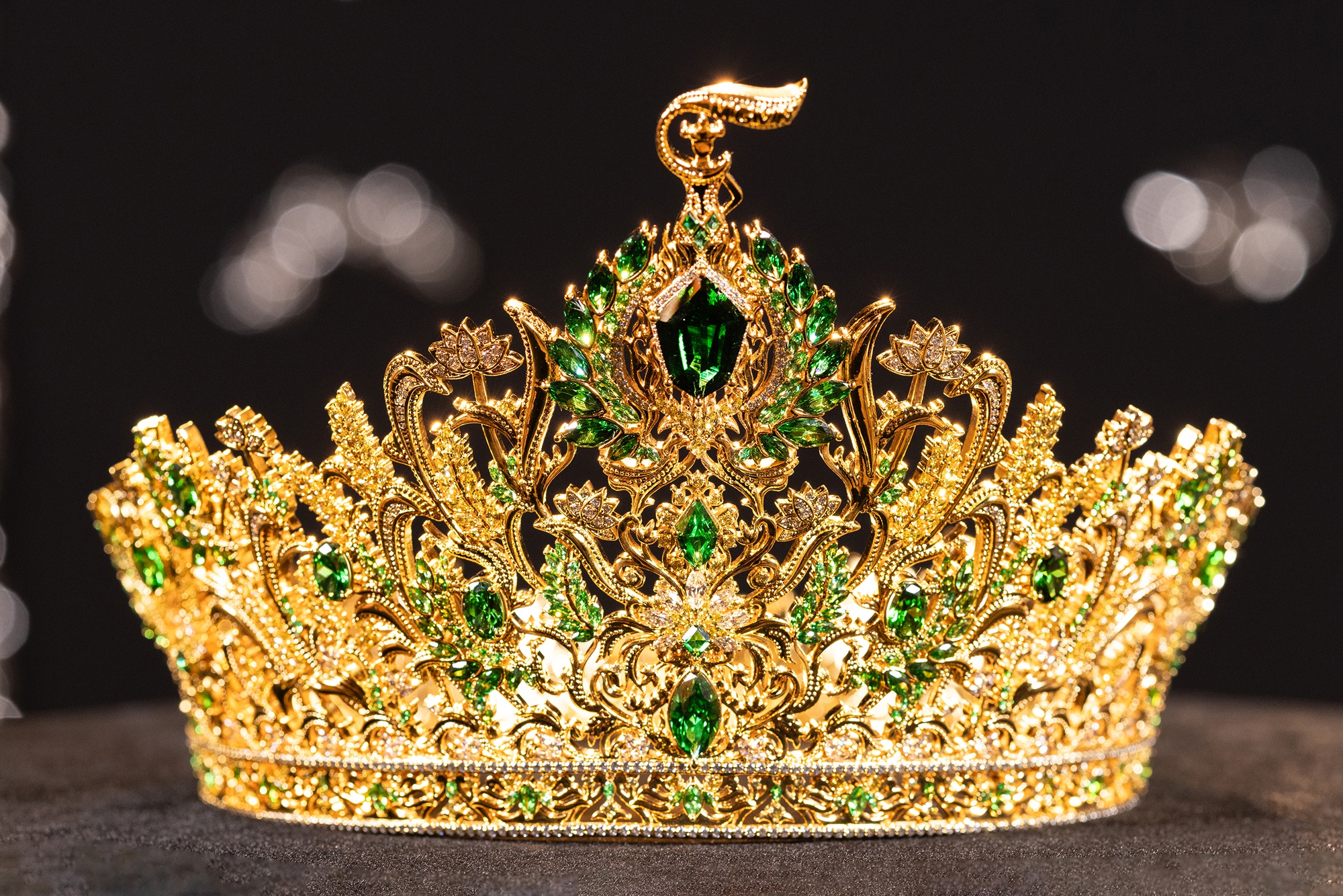 Vương miện Miss Grand Vietnam 2023 giá trị bao nhiêu khi được đính vàng lấp lánh? - Ảnh 2. Vương miện Miss Grand Vietnam 2023 giá trị bao nhiêu khi được đính vàng lấp lánh? - Ảnh 2.