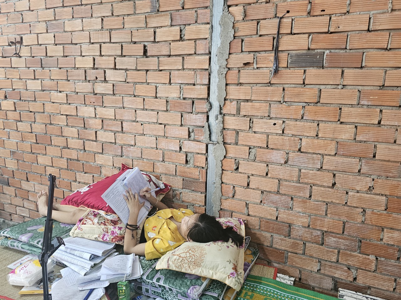 Giám đốc Sở GD-ĐT TP HCM: Xem xét tuyển thẳng thí sinh Nguyễn Thị Yến Nhi vào lớp 10 công lập- Ảnh 1. Giám đốc Sở GD-ĐT TP HCM: Xem xét tuyển thẳng thí sinh Nguyễn Thị Yến Nhi vào lớp 10 công lập- Ảnh 1.