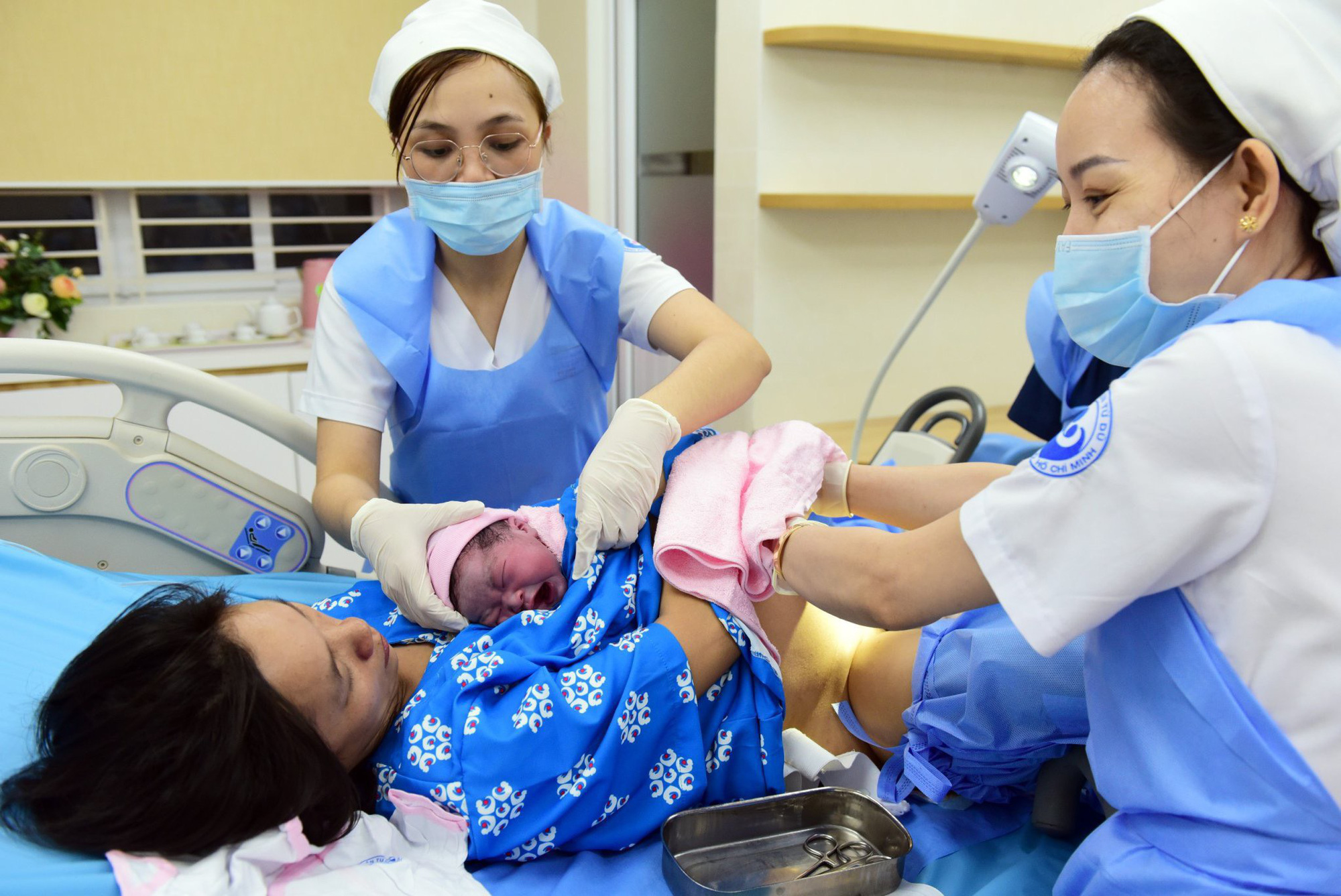 Xu hướng ngại sinh con đang dần phổ biến tại TP.HCM- Ảnh 1. Một phụ nữ sinh con tại Bệnh viện Từ Dũ TP.HCM - Ảnh: DUYÊN PHAN