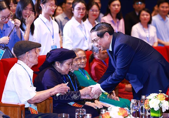 Thủ tướng dự Hội nghị tri ân người có công với cách mạng Thủ tướng dự Hội nghị tri ân người có công với cách mạng