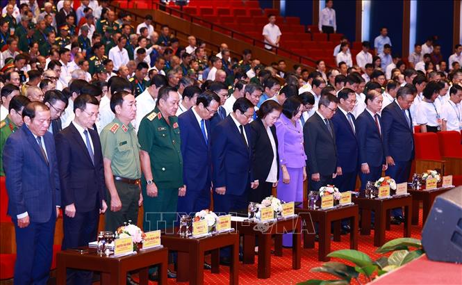 Thủ tướng dự Hội nghị tri ân người có công với cách mạng Thủ tướng dự Hội nghị tri ân người có công với cách mạng