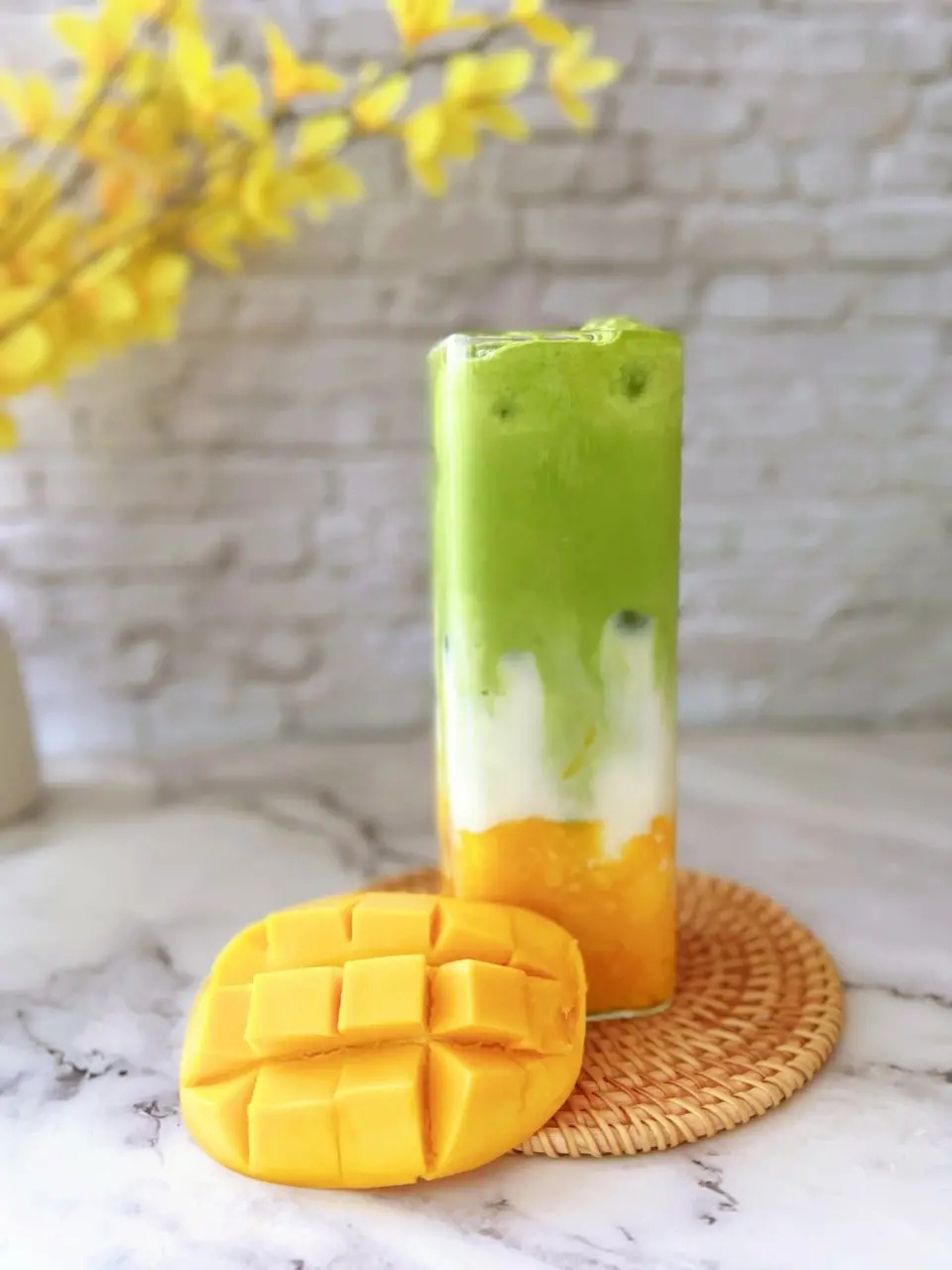 Matcha kết hợp với dừa tươi tạo nên 2 món đồ uống mát lịm mùa hè - Ảnh 8. Matcha kết hợp với dừa tươi tạo nên 2 món đồ uống mát lịm mùa hè - Ảnh 8.