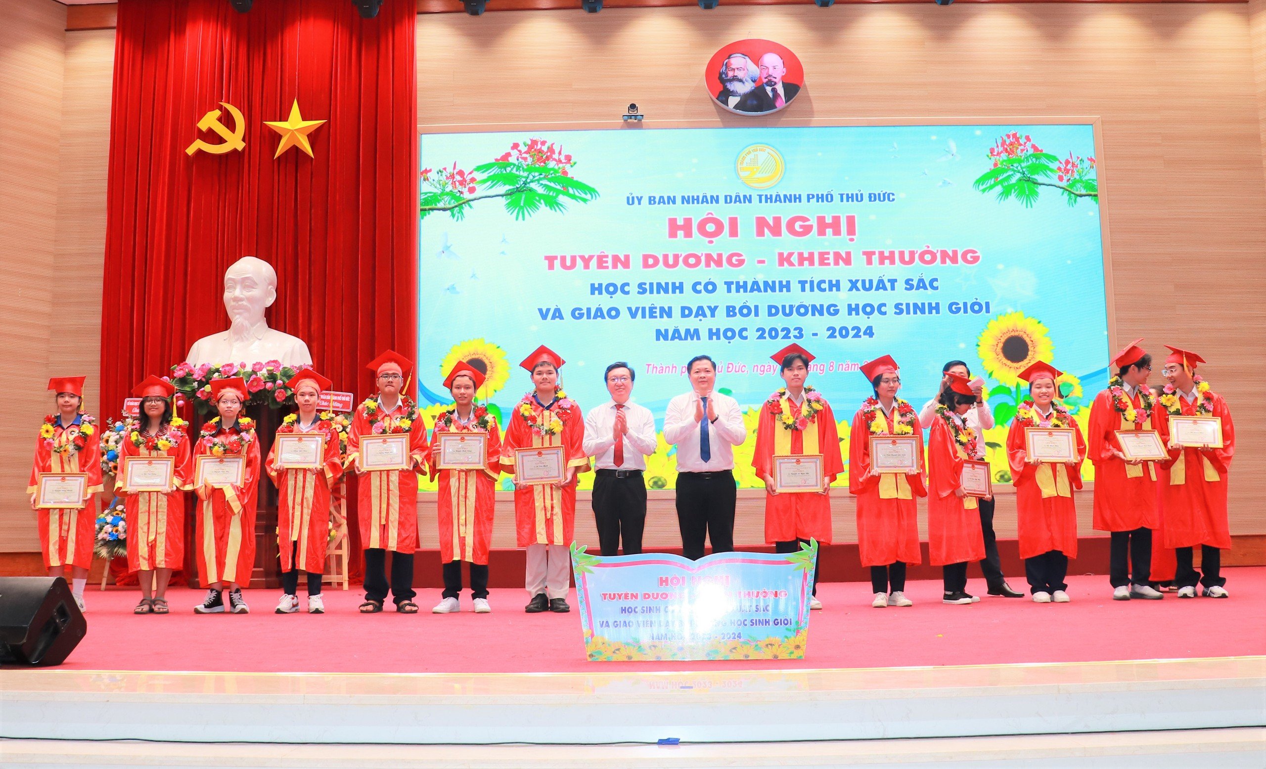 TP HCM: TP Thủ Đức có học sinh giỏi lớp 9 cấp TP cao nhất- Ảnh 4. TP HCM: TP Thủ Đức có học sinh giỏi lớp 9 cấp TP cao nhất- Ảnh 4.