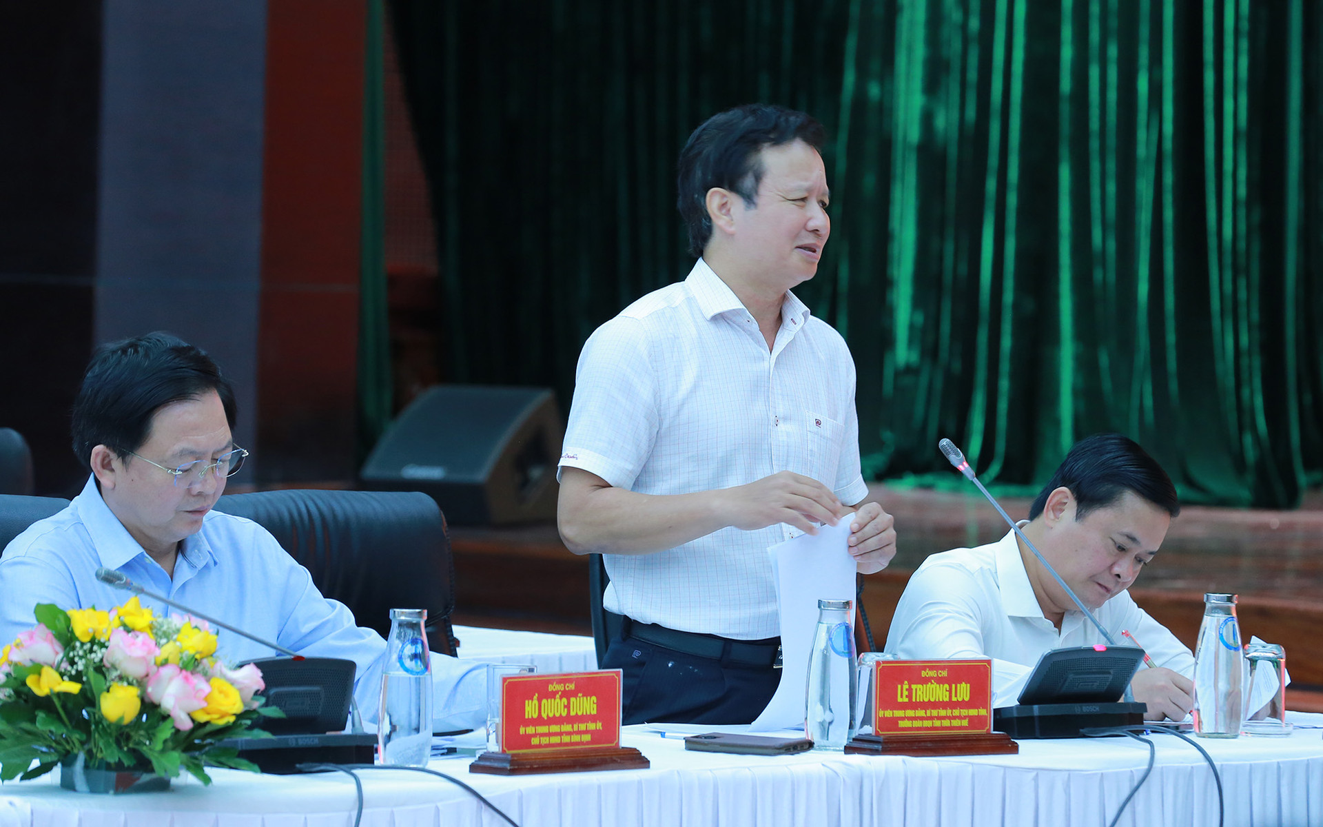 Đổi mới mạnh mẽ tư duy xây dựng thể chế, kiến tạo không gian mới phát triển- Ảnh 2. Đổi mới mạnh mẽ tư duy xây dựng thể chế, kiến tạo không gian mới phát triển- Ảnh 2.