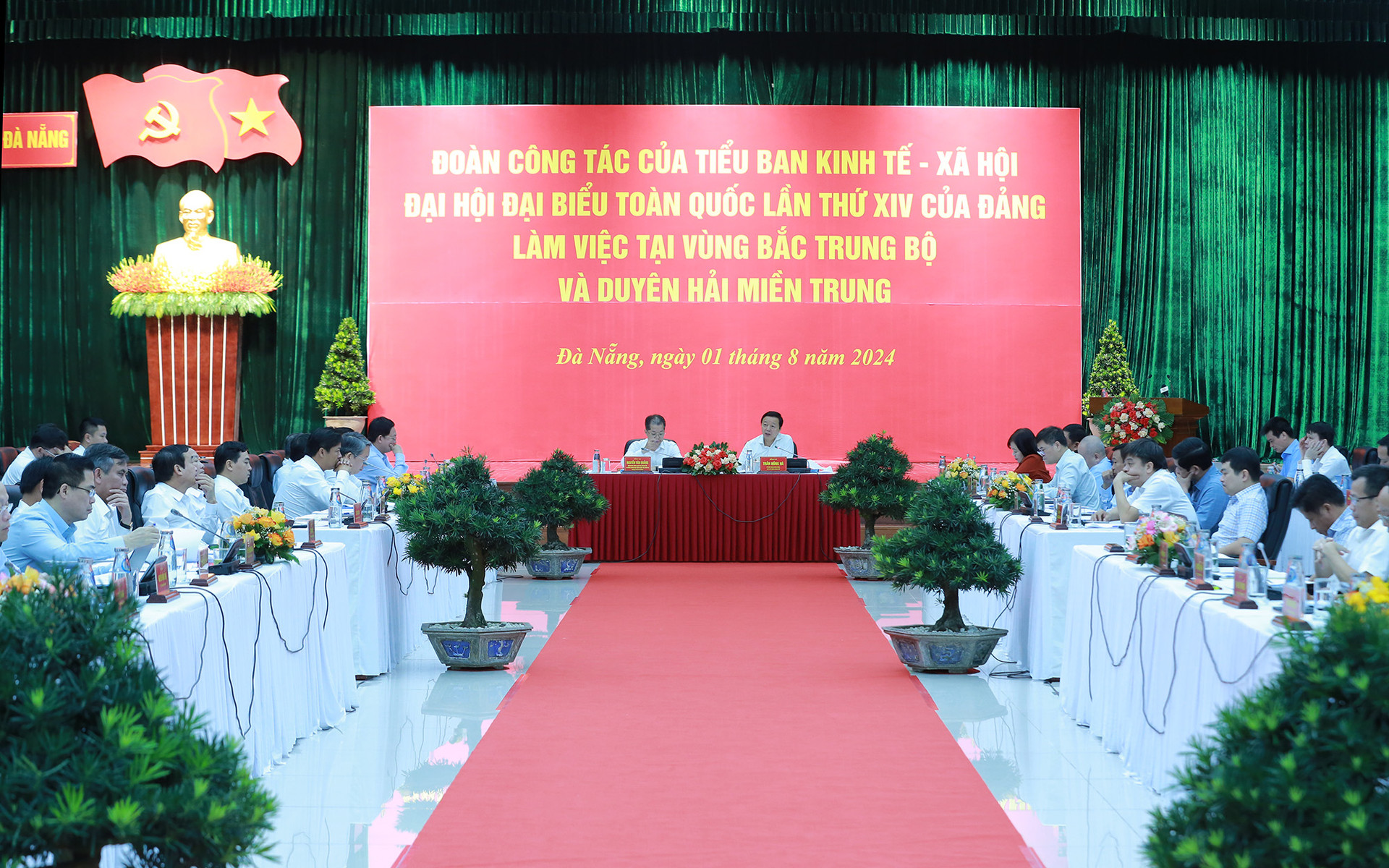 Đổi mới mạnh mẽ tư duy xây dựng thể chế, kiến tạo không gian mới phát triển- Ảnh 6. Đổi mới mạnh mẽ tư duy xây dựng thể chế, kiến tạo không gian mới phát triển- Ảnh 6.