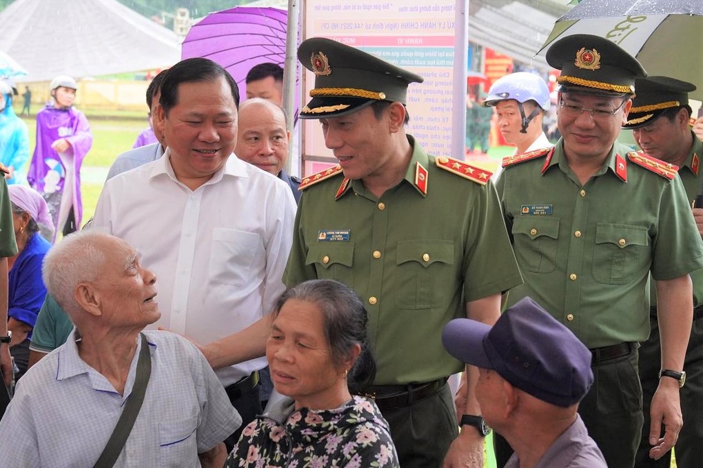 Bộ trưởng Công an dự ngày hội toàn dân bảo vệ an ninh tổ quốc ở Hòa Bình - 2 Bộ trưởng Công an dự ngày hội toàn dân bảo vệ an ninh tổ quốc ở Hòa Bình - 2