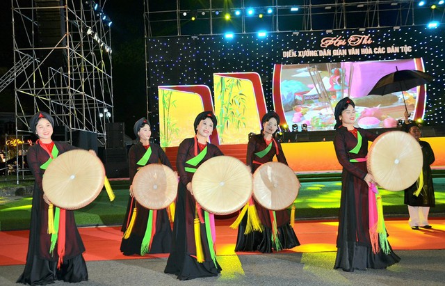 Hội thi diễn xướng dân gian văn hóa các dân tộc khích lệ công tác bảo tồn, phát huy các giá trị văn hóa truyền thống - Ảnh 2. Hội thi diễn xướng dân gian văn hóa các dân tộc khích lệ công tác bảo tồn, phát huy các giá trị văn hóa truyền thống - Ảnh 2.