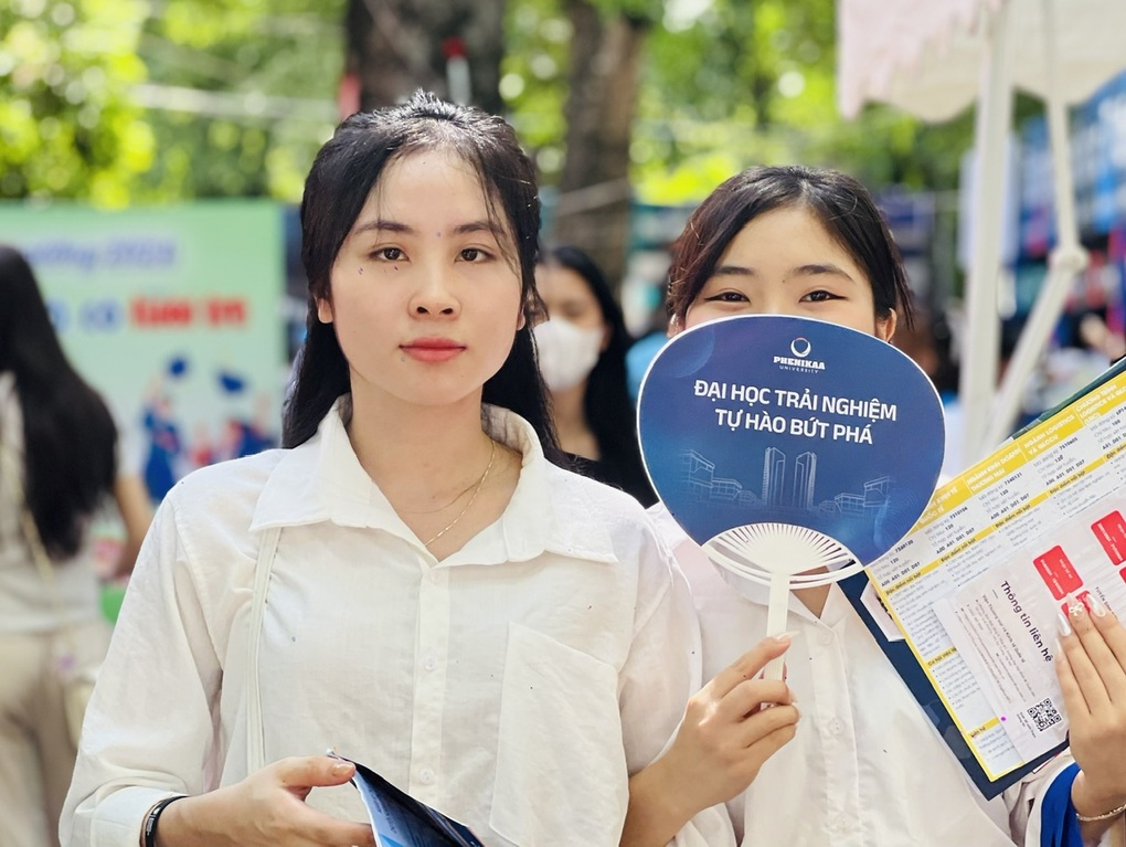 Nữ sinh hỏi sốc: Em mê tiền mãnh liệt thì chọn nghề gì? - 3 Nữ sinh hỏi sốc: Em mê tiền mãnh liệt thì chọn nghề gì? - 3