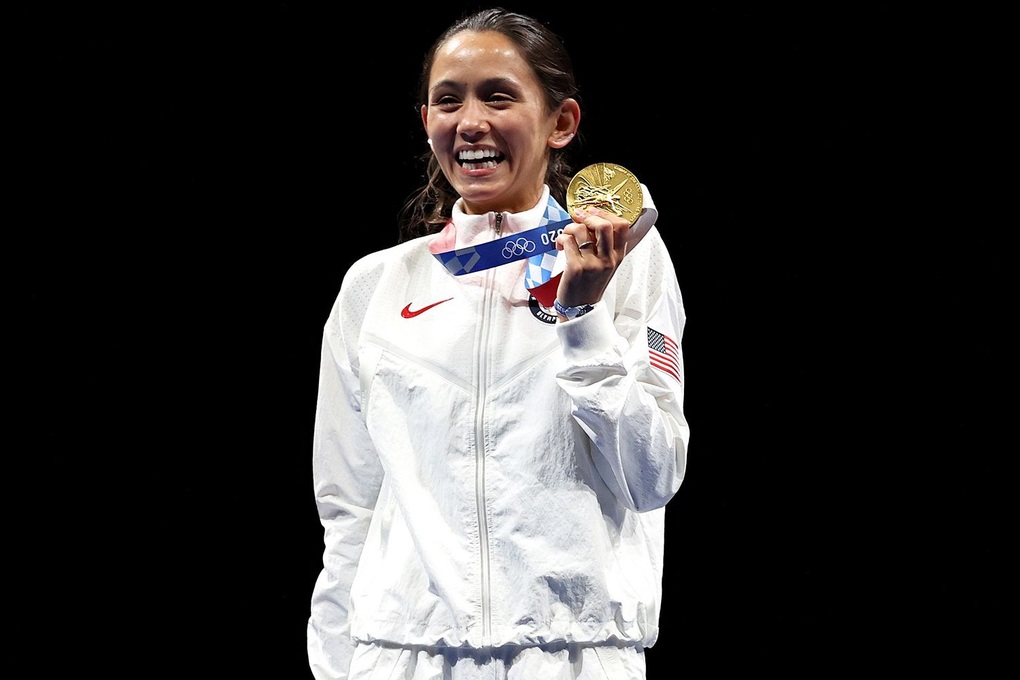 Học vấn đáng nể của 2 nữ VĐV đấu kiếm giành huy chương vàng Olympic Paris - 2 Học vấn đáng nể của 2 nữ VĐV đấu kiếm giành huy chương vàng Olympic Paris - 2
