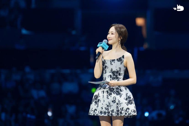 Khám phá tủ váy ngắn của Park Min Young - tuyệt chiêu cho cô nàng không tuổi- Ảnh 3. Khám phá tủ váy ngắn của Park Min Young - tuyệt chiêu cho cô nàng không tuổi- Ảnh 3.