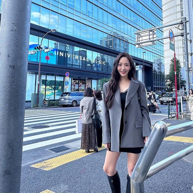 Khám phá tủ váy ngắn của Park Min Young - tuyệt chiêu cho cô nàng không tuổi- Ảnh 5. Khám phá tủ váy ngắn của Park Min Young - tuyệt chiêu cho cô nàng không tuổi- Ảnh 5.