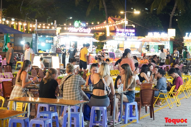 Chợ đêm mở đến 0h giúp Nha Trang níu chân du khách - Ảnh 3. Chợ đêm mở đến 0h giúp Nha Trang níu chân du khách - Ảnh 3.