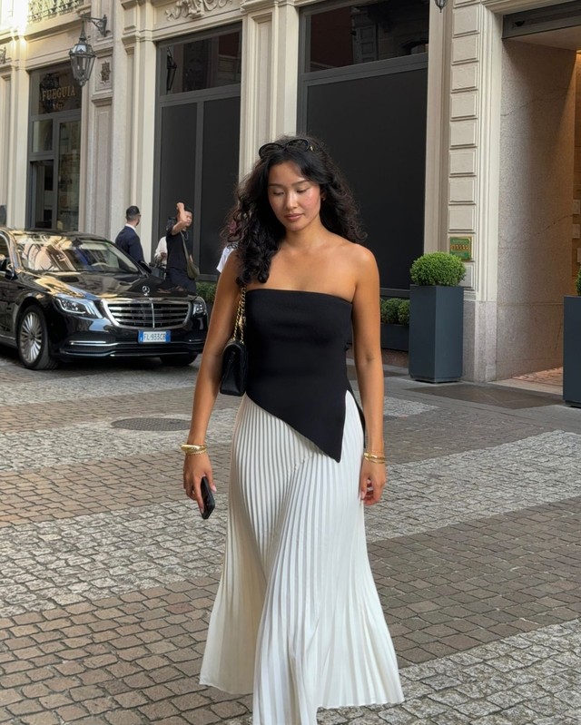 Áo bandeau top với quần tây, tối giản nhưng thanh lịch của mùa hè thu 2024- Ảnh 5. Áo bandeau top với quần tây, tối giản nhưng thanh lịch của mùa hè thu 2024- Ảnh 5.
