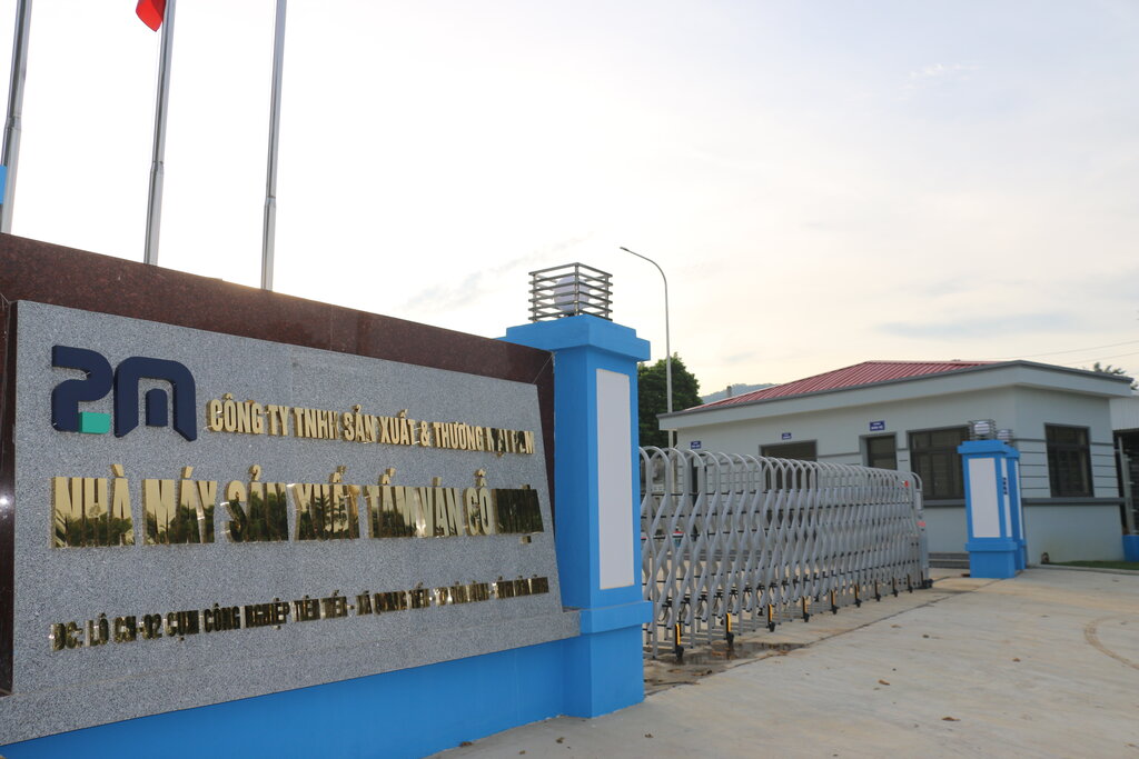 Các nhà máy đã hoàn thiện và đi vào hoạt động, tạo công ăn việc làm cho người dân.