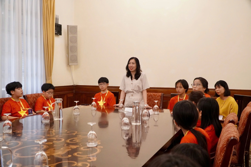Thứ trưởng Lê Thị Thu Hằng phát biểu tại buổi tiếp. Ảnh: Bộ Ngoại giao
