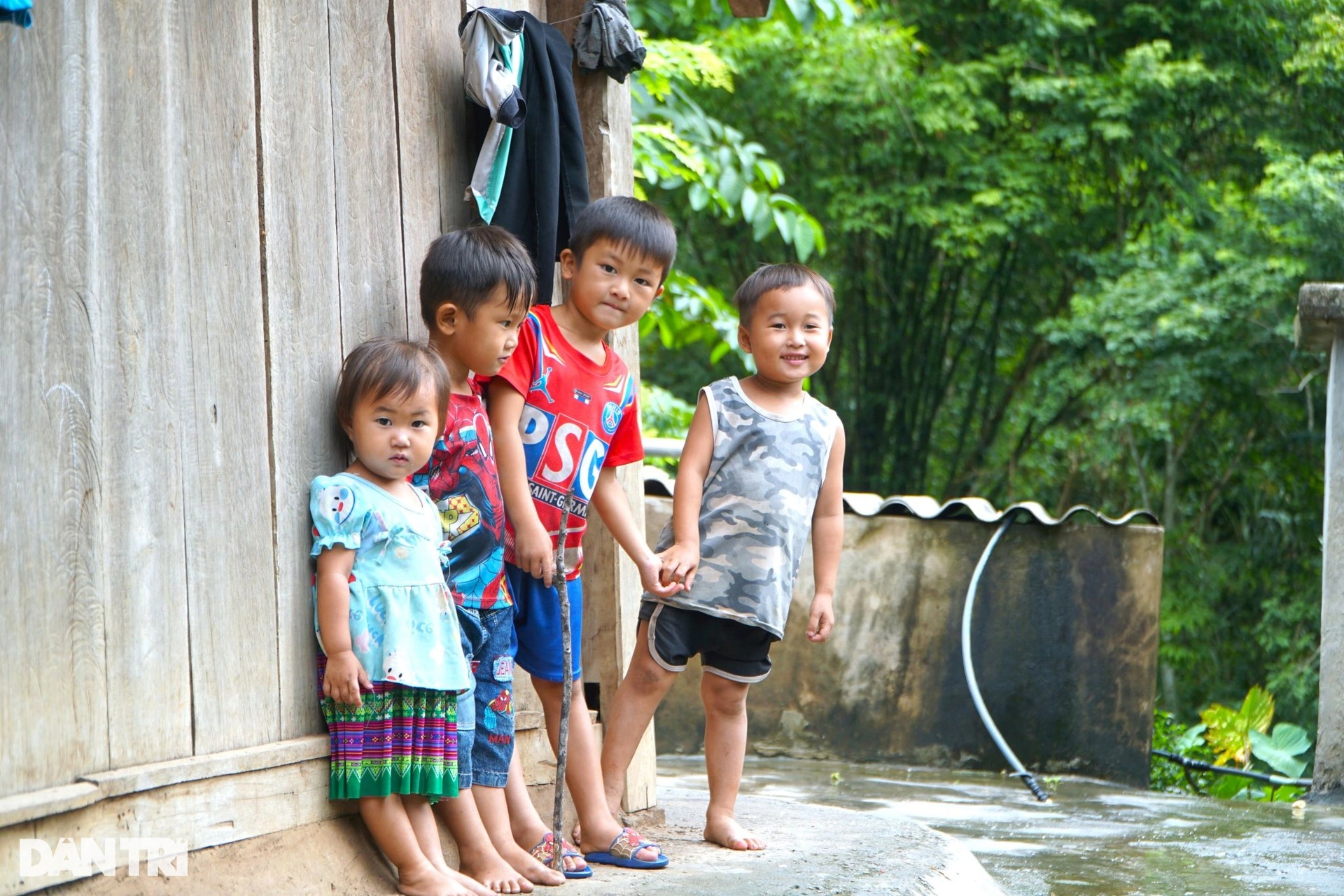 Kỳ nghỉ hè không như mơ của những đứa trẻ vùng cao - 4 Kỳ nghỉ hè không như mơ của những đứa trẻ vùng cao - 4